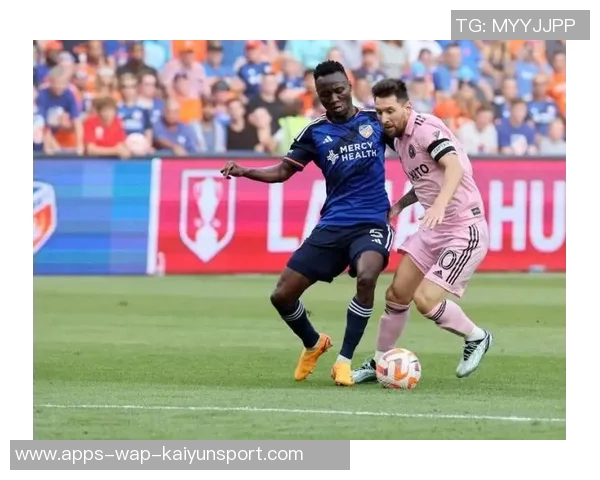 马祖拉称赞罗恩哈珀表现提升强调他与队友享有平等出场机会